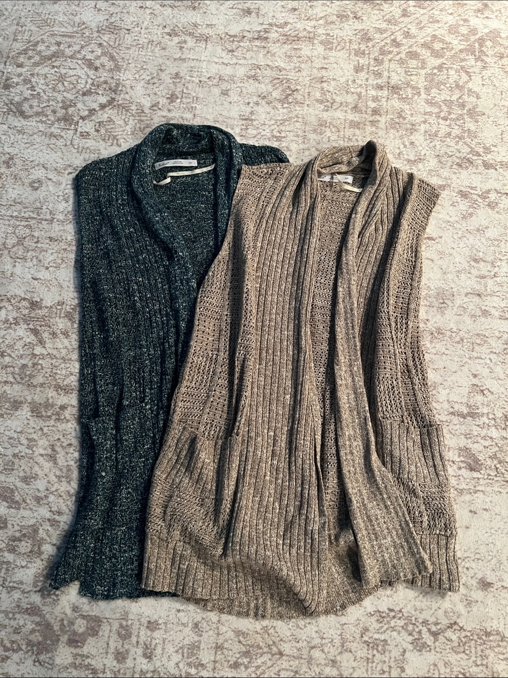 Woolrich sleeveless sweaters, size M, lot of 2